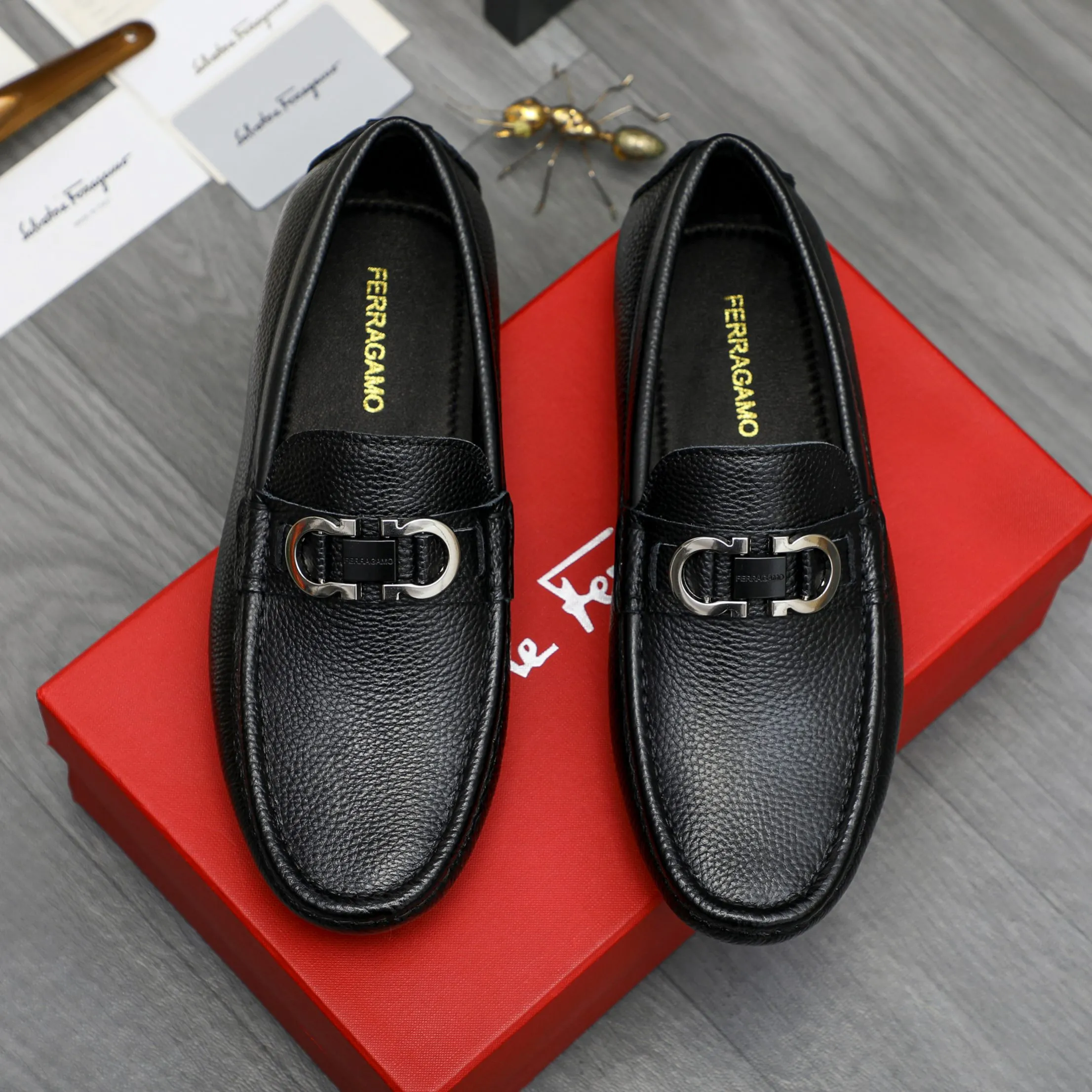 Men's shoes 💰p420 Product trademark: Ferragamo " Ferragamo ] Casual slip-on men's shoes Regular size: 38-44 Product materials: Selected pebbled cowhide upper, sheepskin lining, original rubber outsole